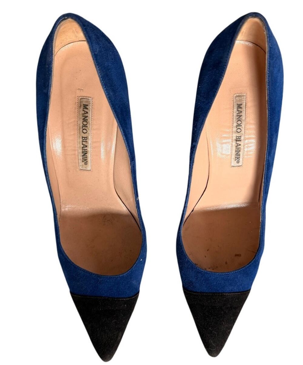 Manolo Blahnik Blue Suede Cap-Toe Pumps 41